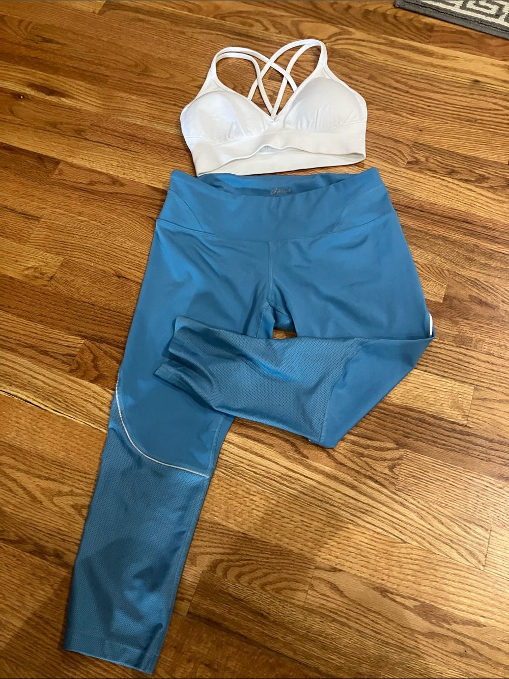 Asics Blue Leggings and White Strappy Bra..No Brand. Sz M EUC